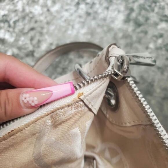 Michael Kors Uptown Astor Stud Shoulder Bag Cream - Picture 5 of 14